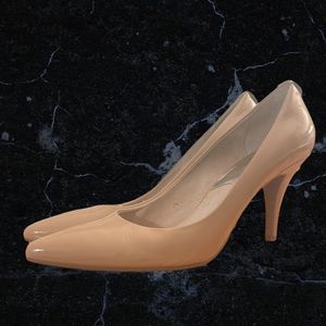 Michael Kors Nude / Beige / Tan Patent Leather Heels - Size 8